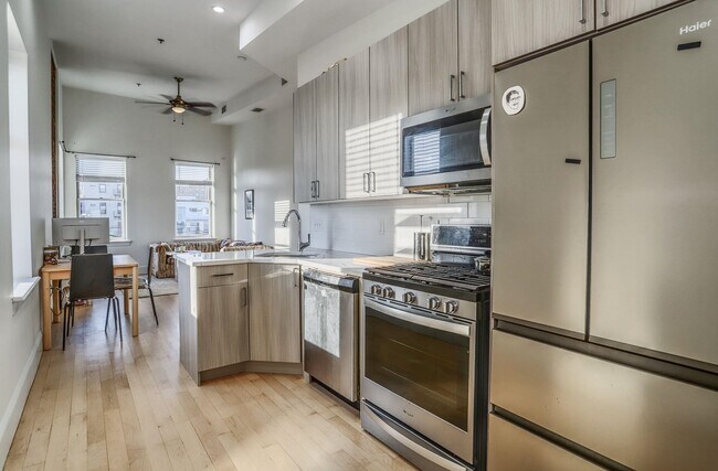 Building Photo - 301 Madison St