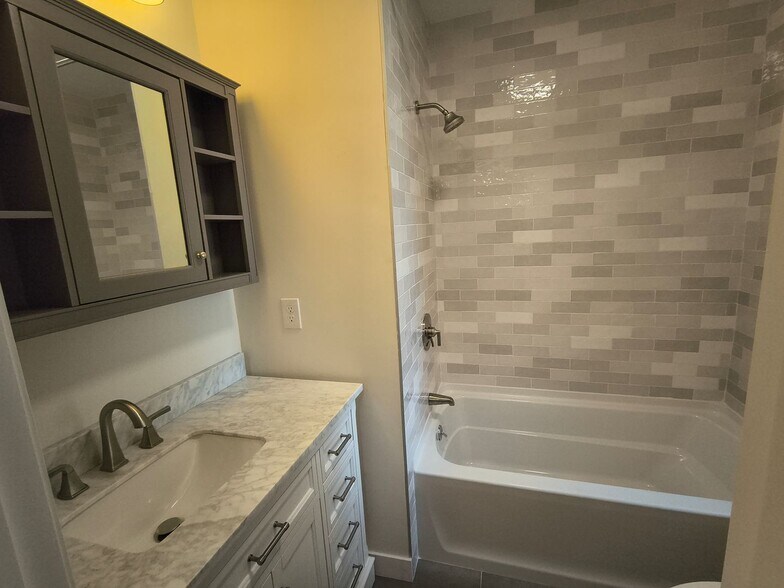 Building Photo - 7 East St