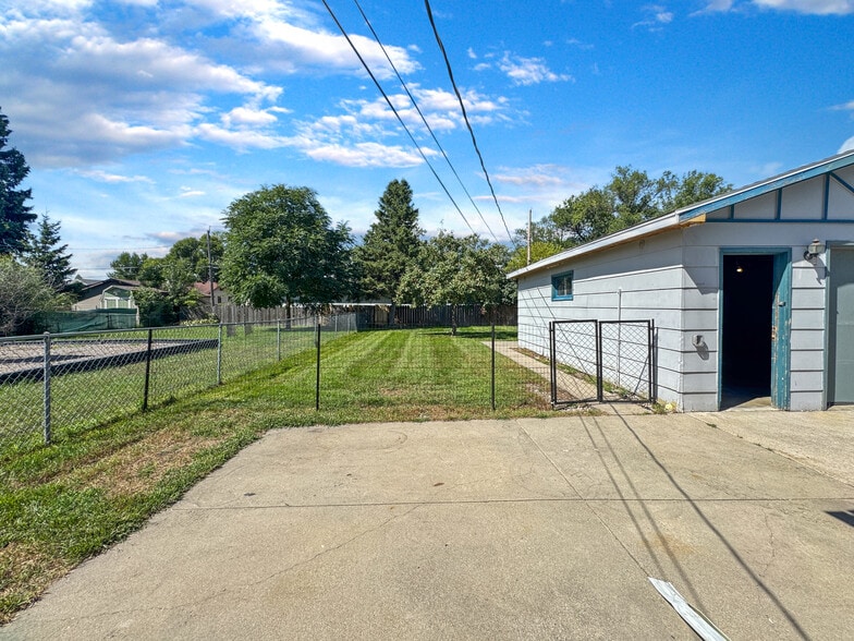 Building Photo - 309 23rd St S