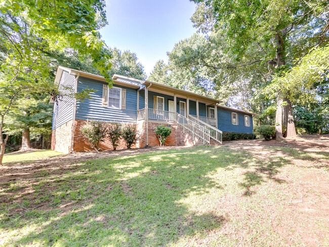 Building Photo - Spacious 3-Bed Home in District 6 with Pri...