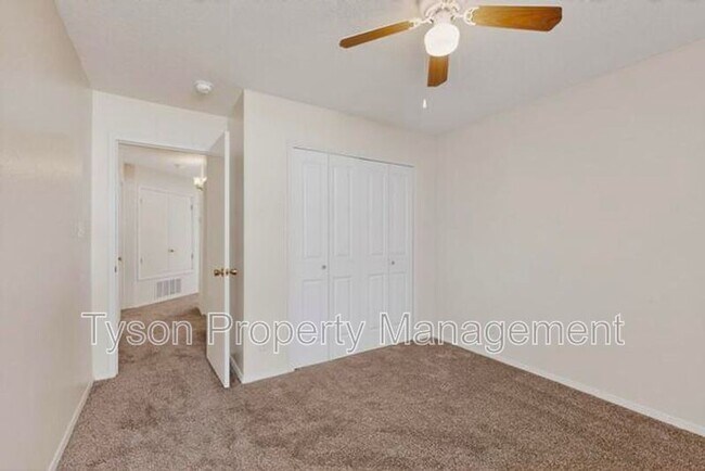 Building Photo - 3013 Taos Meadows Dr NE