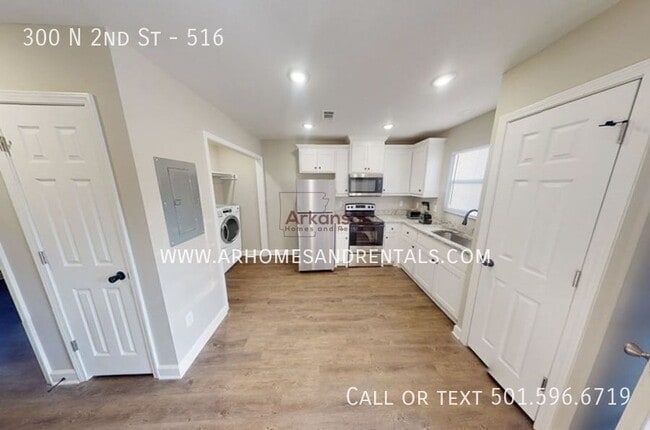 Building Photo - 300 N 2nd St