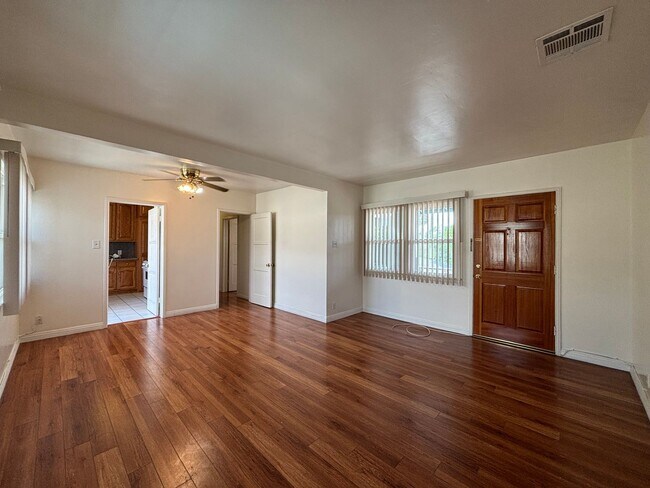 Building Photo - Glenoaks, 625-633 1/2
