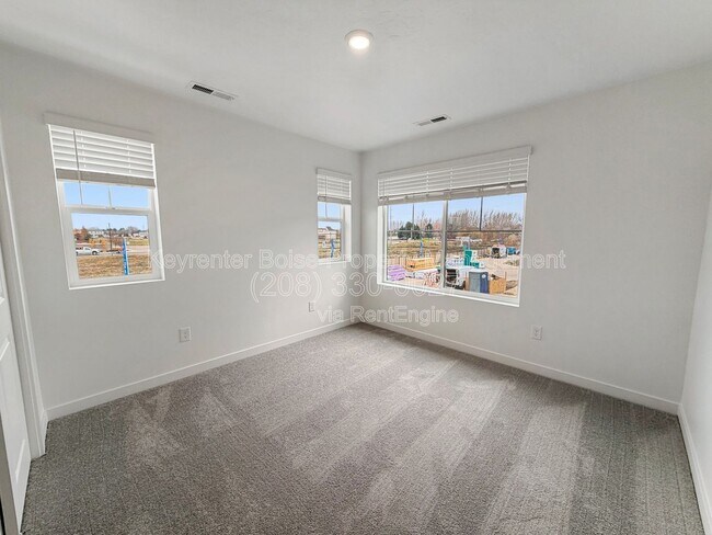 Building Photo - 4100 W Cirrus Ln