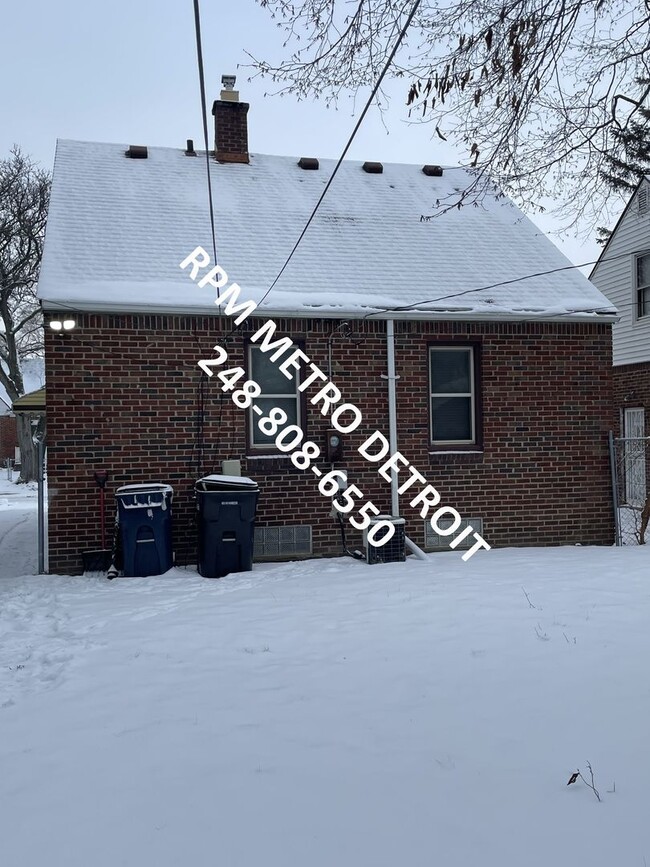 Building Photo - Move in Ready home in Detroit