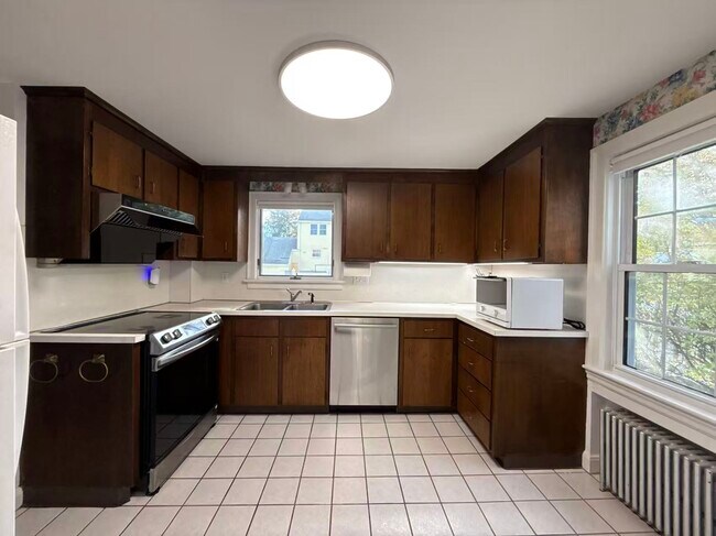 Building Photo - 48 Watson Rd