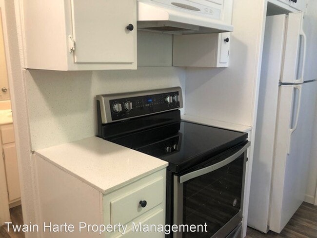 Building Photo - 3 br, 1 bath House - 22916 Black Hawk Dr