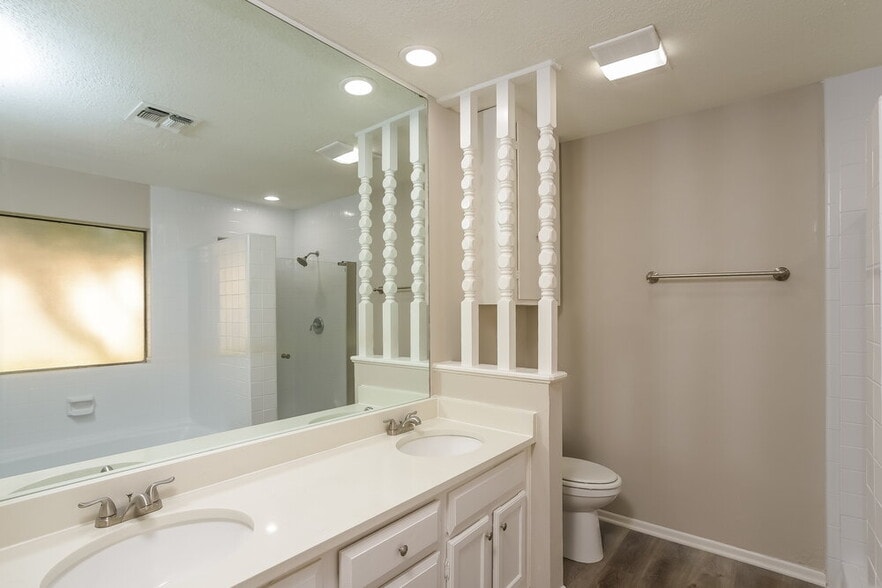 Building Photo - 13810 Hunters Hawk