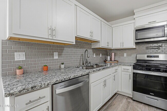 Building Photo - 15252 Apex Ct