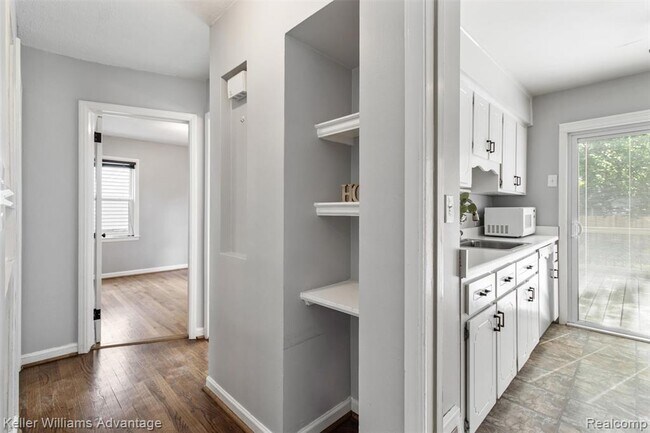 Building Photo - 617 S Edgeworth Ave