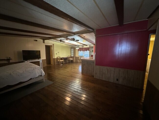 Building Photo - Nice 3 bedroom 2 Bath
