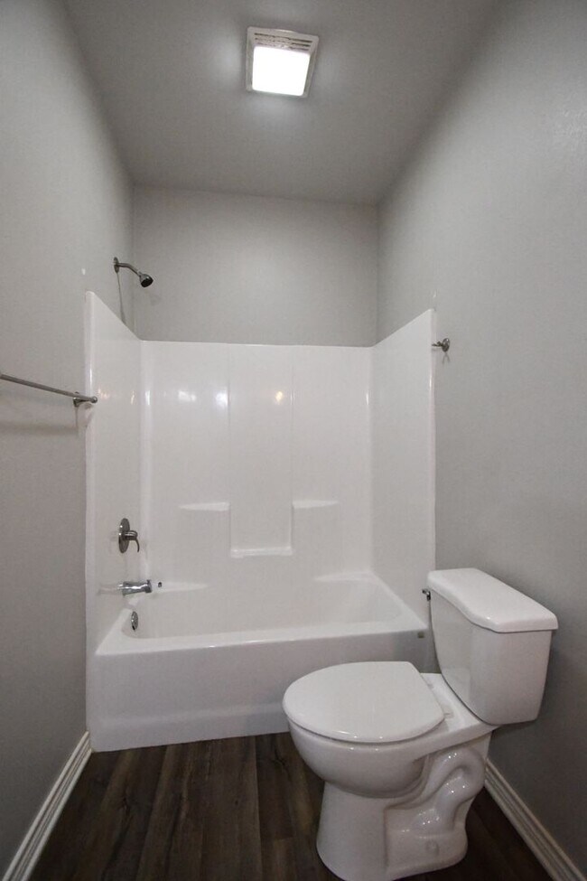 Building Photo - Gorgeous 3 Bedroom, 2 Bath Duplex in Arp