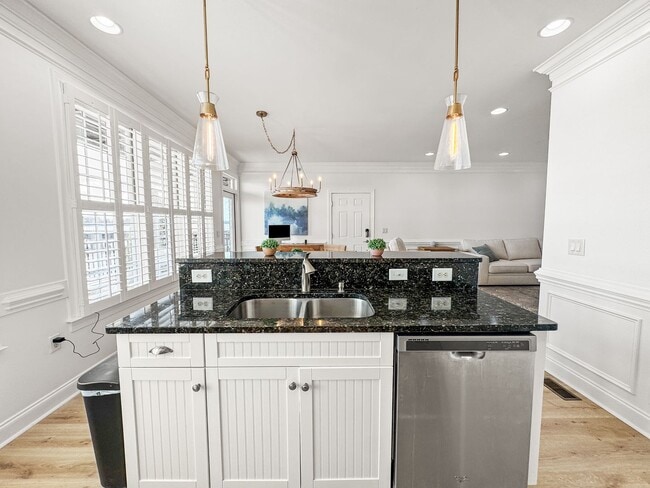 Building Photo - Fully Furnished Waterfront Elegance on Mai...