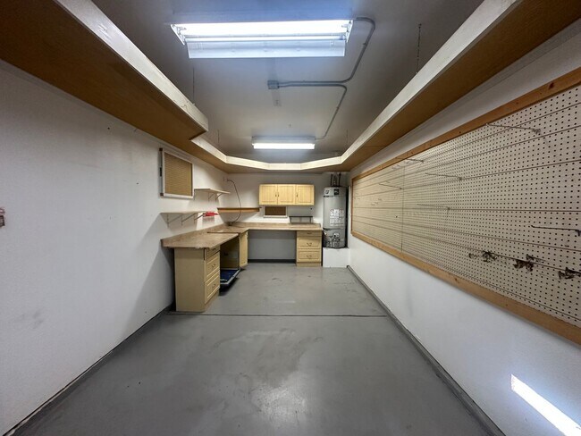 Building Photo - 2713 Donner Trail