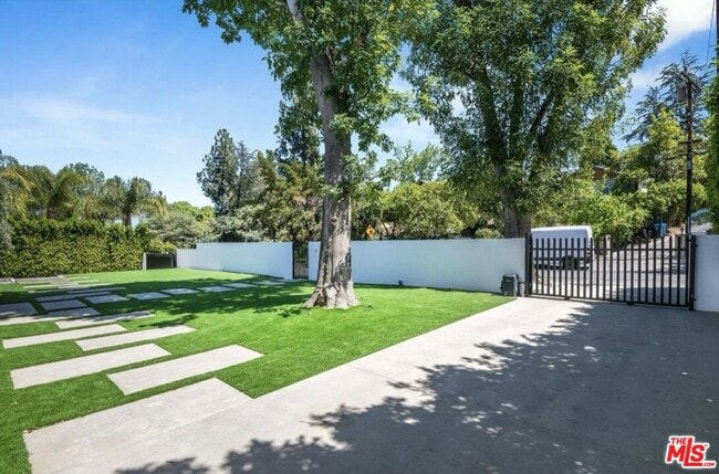 Building Photo - 20141 Wells Dr