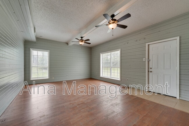 Building Photo - 743 Kings Ln