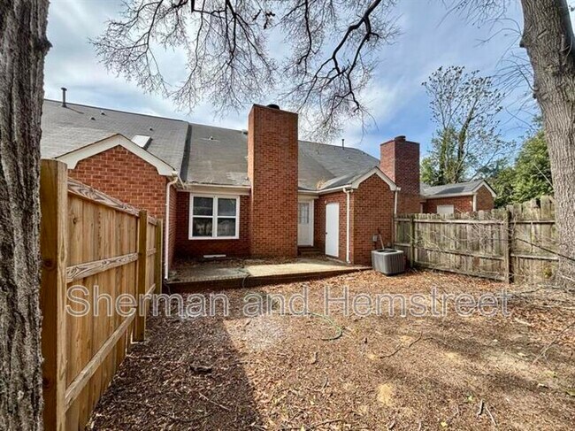 Building Photo - 2139 Holt St