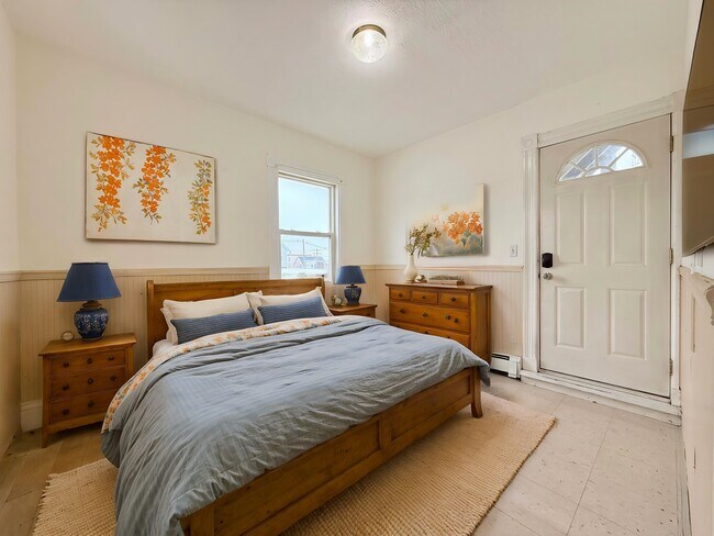 Building Photo - 603 Silver St