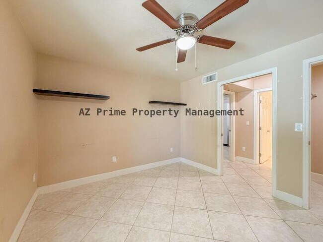 Building Photo - 4642 E Towne Ln