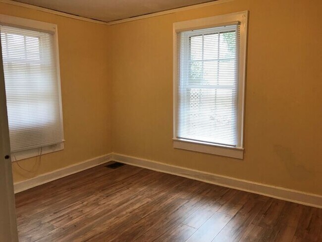 Building Photo - Two bedroom near downtown Morganton