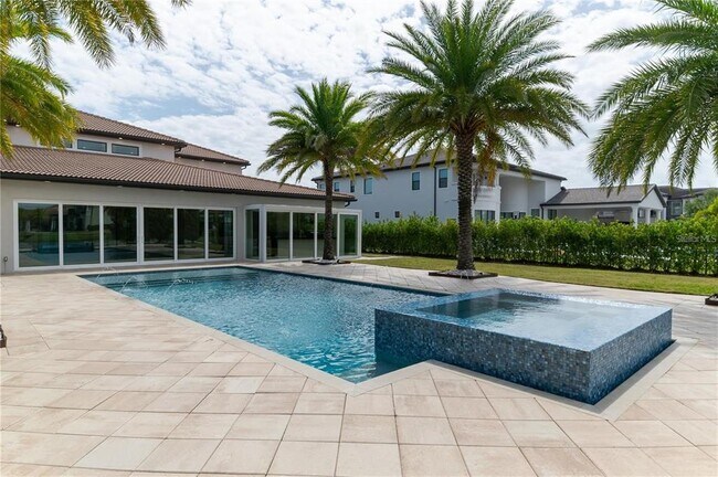 Building Photo - 13125 Casabella Dr