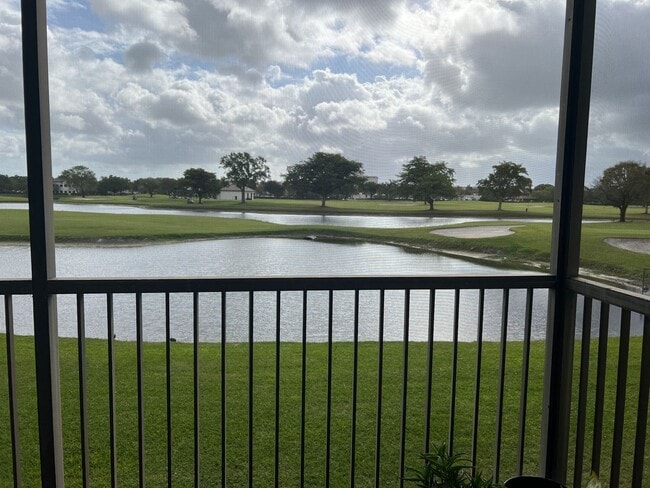 Building Photo - Beautiful 2/2 Waterview in Davie/Nova