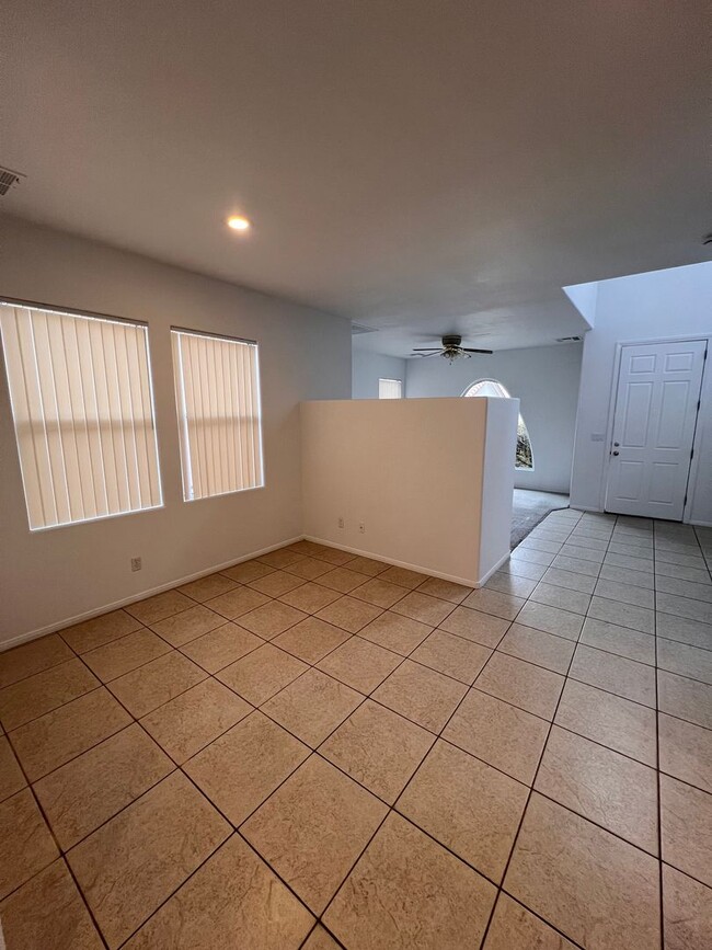 Building Photo - Great 3 Bedroom home in Summerlin area Cha...