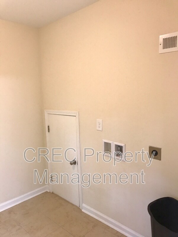 Building Photo - 205 Weber Rd