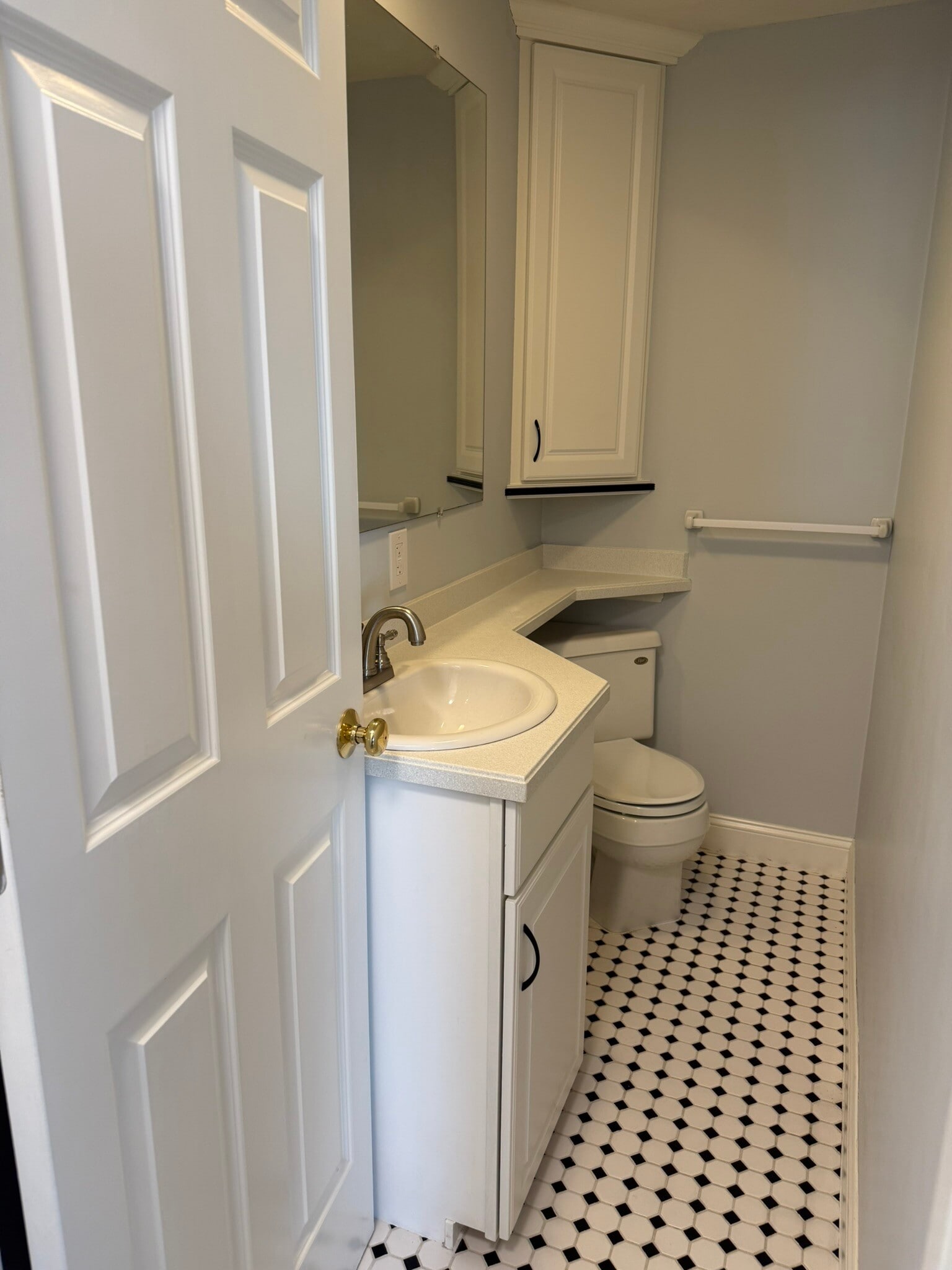 1/2 Bath Main Floor - 86 Central St