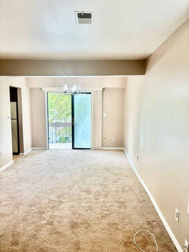 Building Photo - 1 Bedroom, 1 Bathroom Condo located in the desirable Avon Village