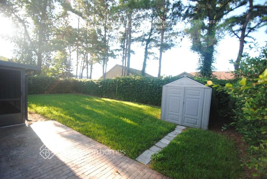 Building Photo - 8916 Bayaud Dr