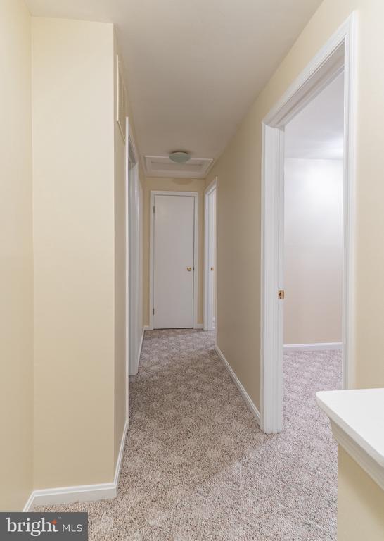 Building Photo - 7 Valleyfield Ct