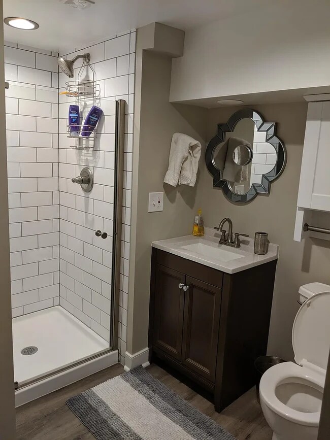 3rd bathroom - 4405 W Franklin St