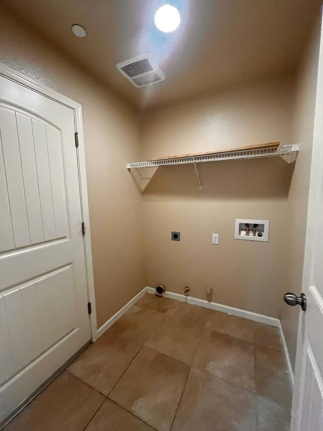 Building Photo - 2307 Tahoe Ave