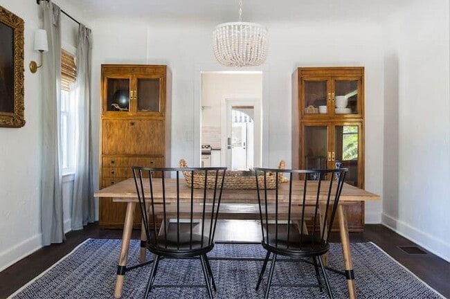 Building Photo - 717 Forest Hill Blvd