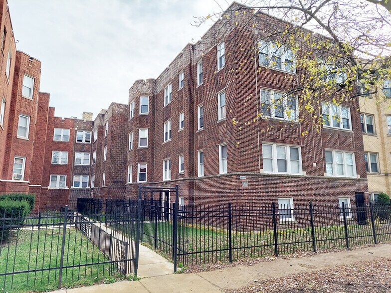 Building Photo - 5029 N Harding Ave