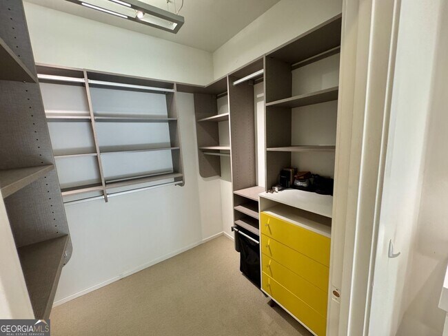 Building Photo - 1327 Peachtree View NE