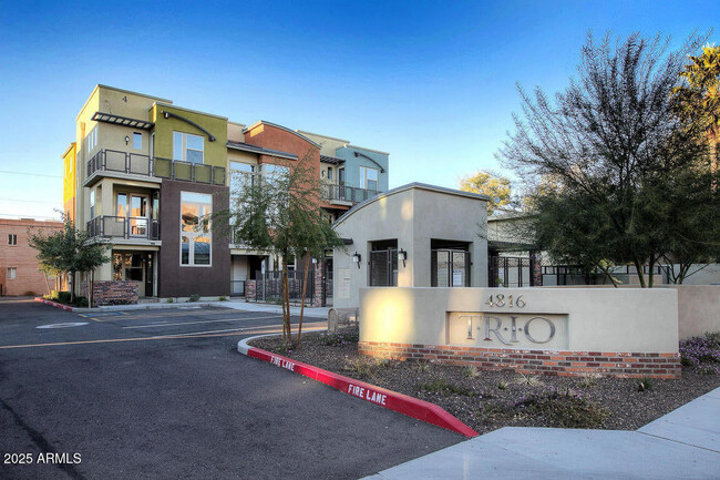 Building Photo - 4816 N Woodmere Fairway