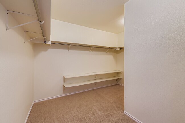 Building Photo - 8046 Thaxton Rd