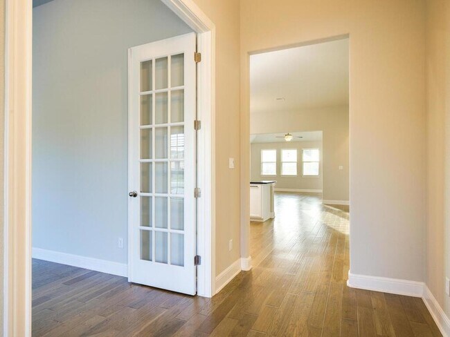 Building Photo - 2905 Coral Valley Dr