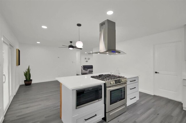 Building Photo - 1408 Fairfield Dr