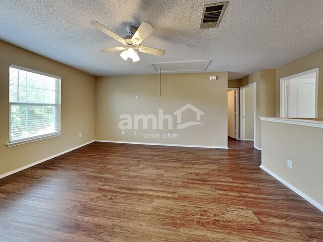 Building Photo - 1411 Plateau Dr