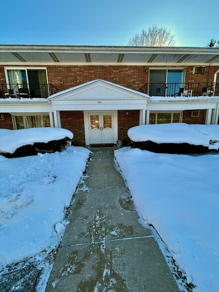 Building Photo - 5011 Nob Hill Dr