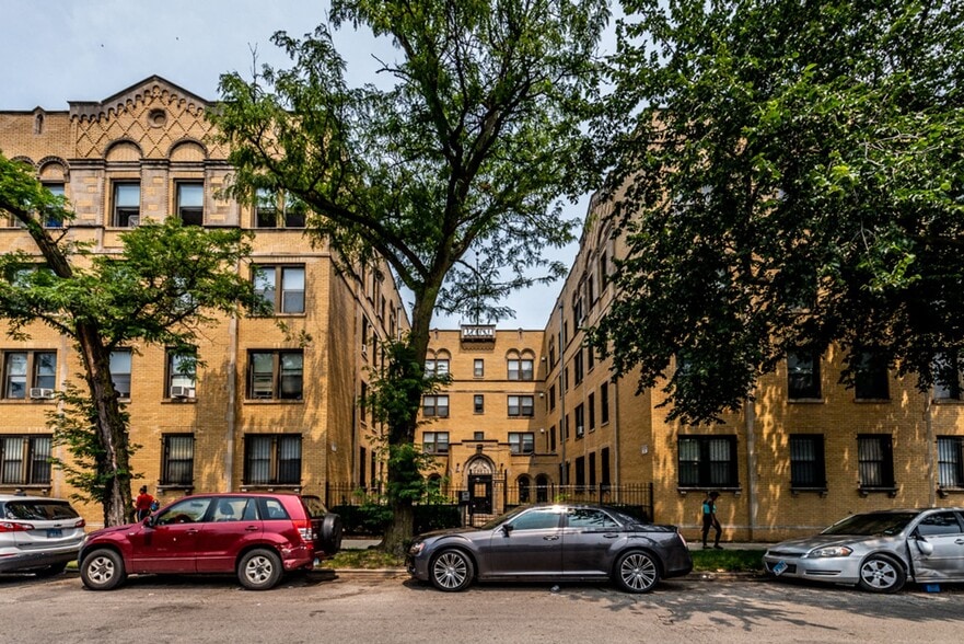 Building Photo - 1734 E 72nd St Chicago, IL 60649
