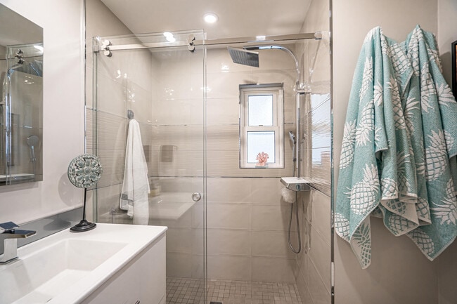 Building Photo - 100 Venetian Dr