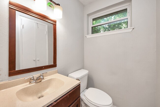 Building Photo - 12610 Chiswick Rd