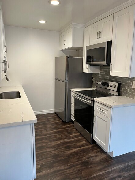 Building Photo - 8650 Belford Ave