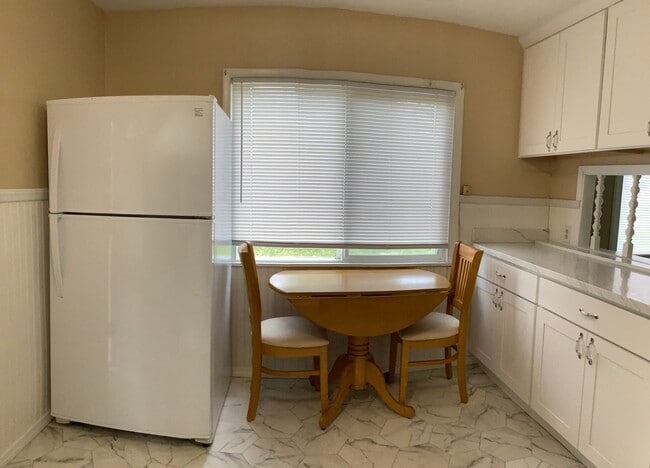 Building Photo - RENOVATED 3 BED 2 BATH 1 STORY RAMBLER - E...