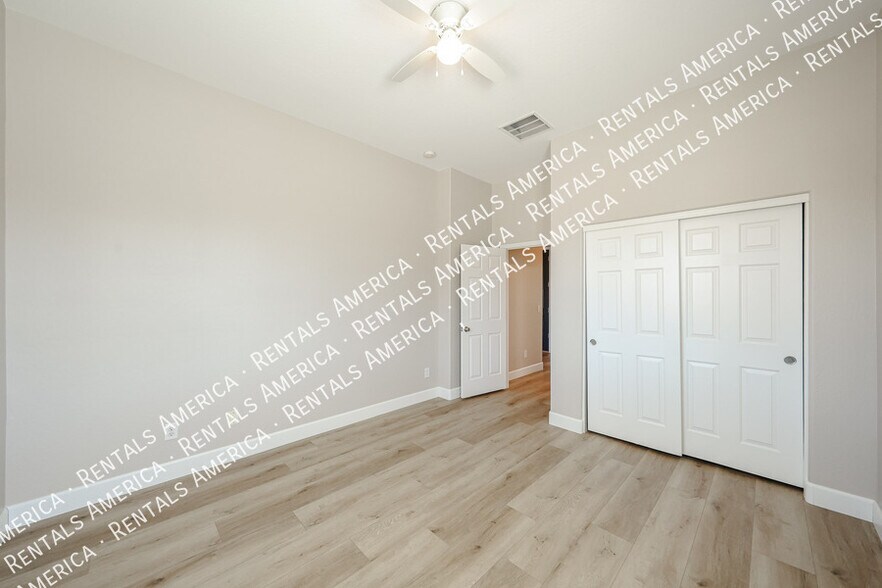 Building Photo - 18676 E Braeburn Ln