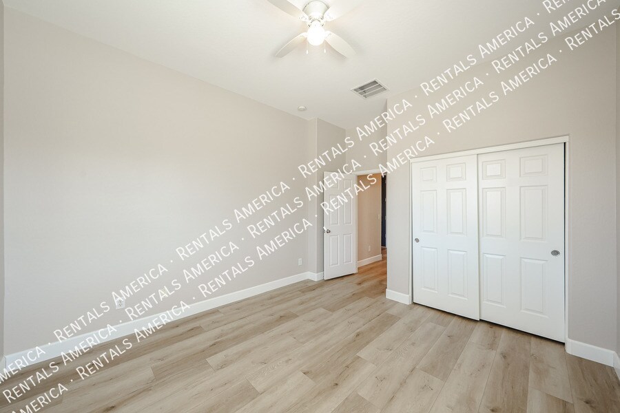 Building Photo - 18676 E Braeburn Ln